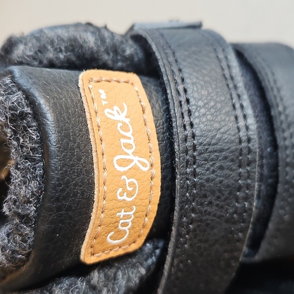 Cat & Jack Black Snowboots - Picture 8 of 11